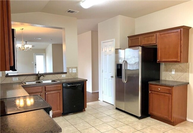 Foto del edificio - CUTE 4-bedroom 2-bathroom house HOUSING ACCEPTED!