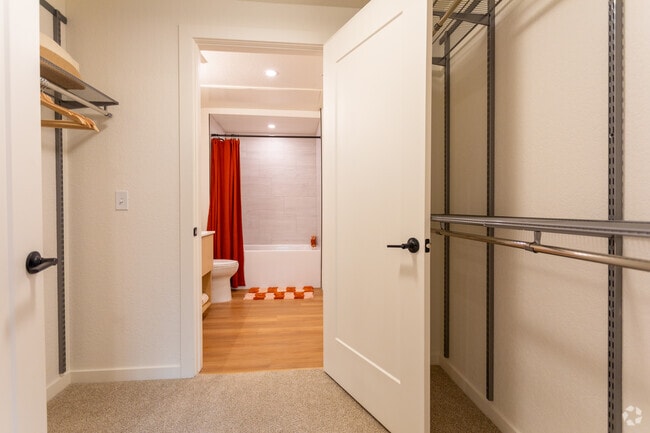 1BR, 1BA - A2 - Walk-Thru Closet - The Broadleaf