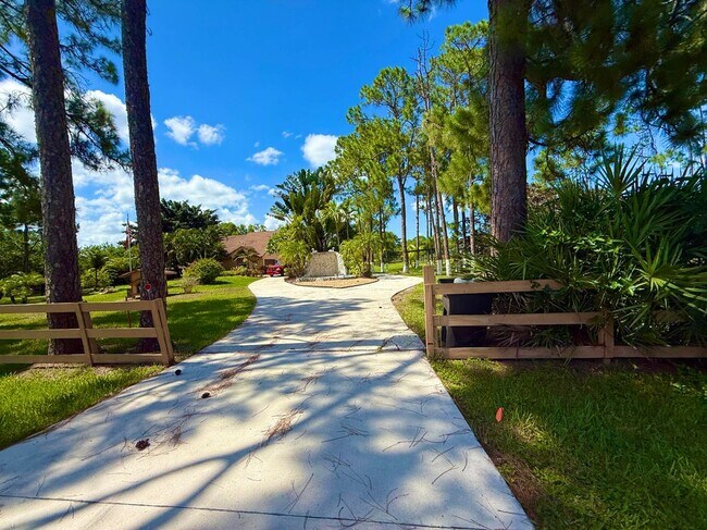 Foto del edificio - 14765 Northlake Blvd