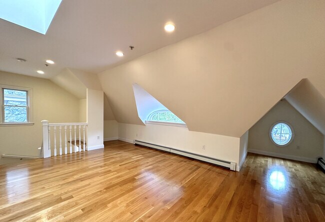 Building Photo - 10 Selkirk Rd