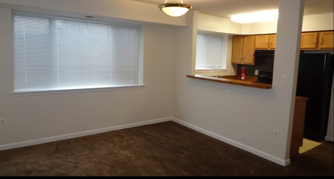 Building Photo - 5000 Call Pl SE