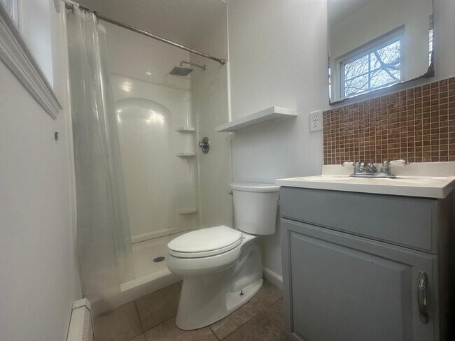 Foto del edificio - 83 Whittier Dr