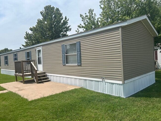Building Photo - Mobile Home For Sale in Newton, KS