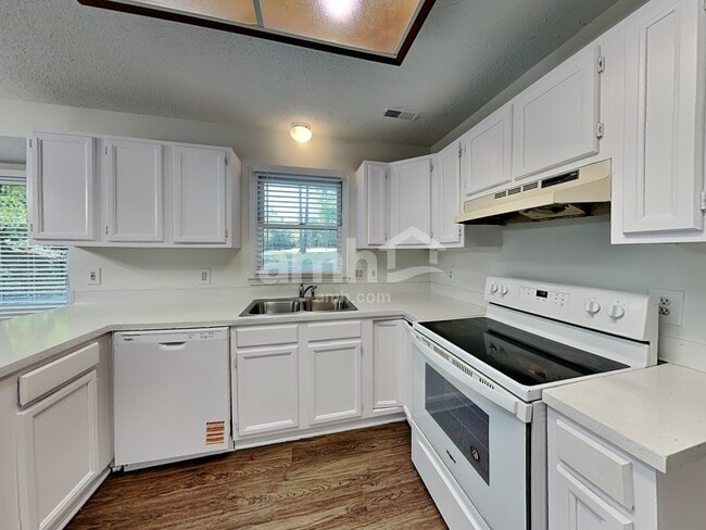 Foto del edificio - 2601 Briar Ridge Dr