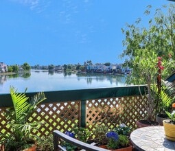 Waterfront large balcony - 86 Pelican Ln