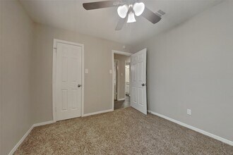 Building Photo - 3019 Highland Laurels Dr