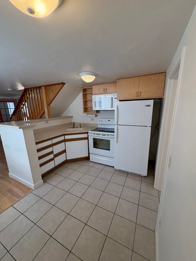 Building Photo - 550 Ray Ln