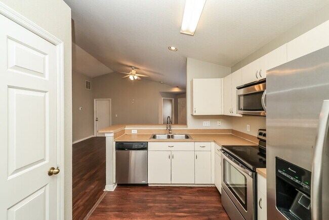 Building Photo - 10523 Lakeside Vista Dr