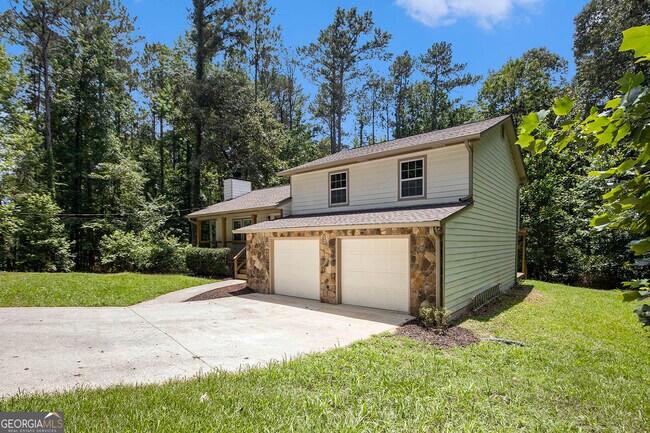 Foto del edificio - 107 Lake Ridge Rd