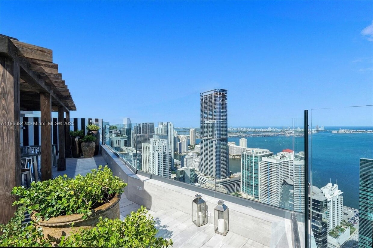 Primary Photo - 1300 S Miami Ave