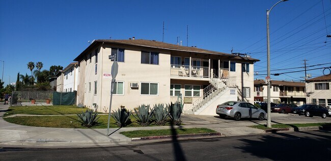 Foto del edificio - 3011 Carmona Ave