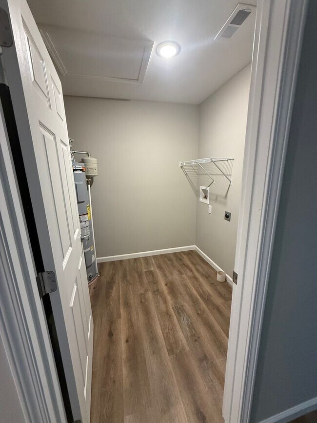 Building Photo - 2 Bedroom 1 Bathroom Apartment in Jackson, MO