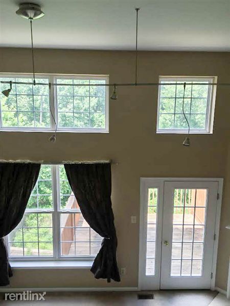 Building Photo - 415 Fort Hill Cir