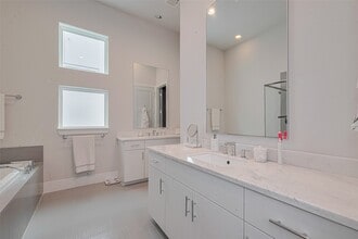 Building Photo - 2608 Rusk St