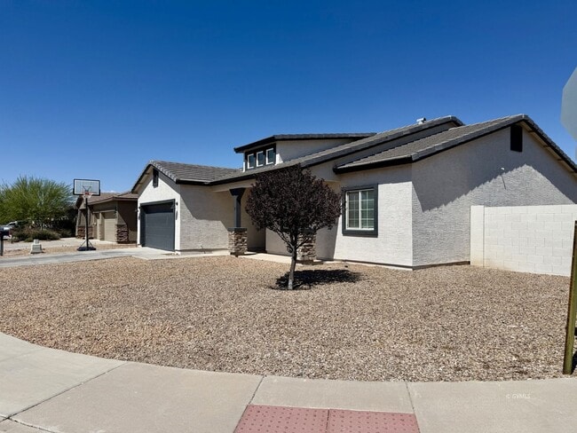 Building Photo - 1721 N Eloisa Ln
