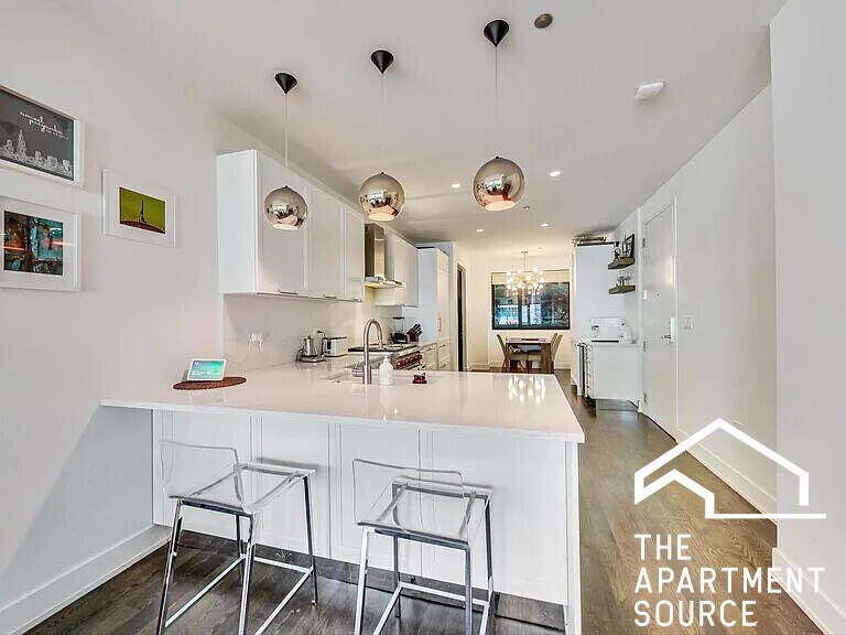 Foto principal - 668 N Kingsbury St