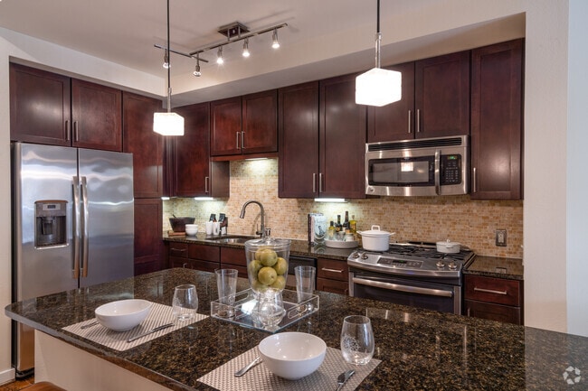 1BR, 1BA - 755SF - 500 Crawford