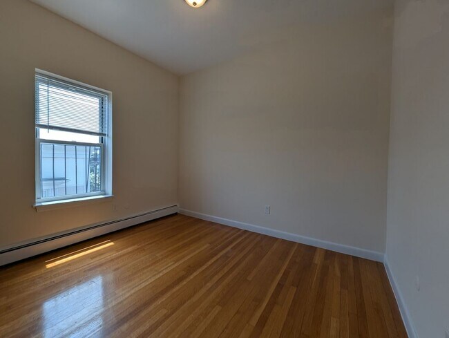 Foto del edificio - 180 N Beacon St