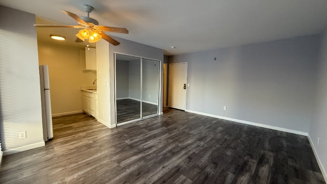 Foto del edificio - 7044 Hawthorn Ave