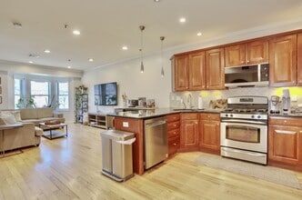 Building Photo - 421 Jackson St