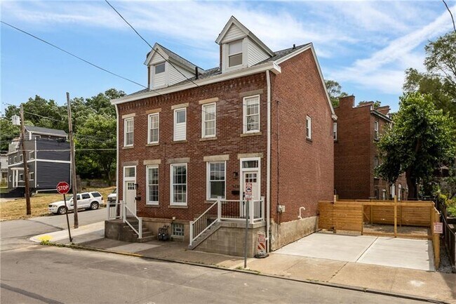 Foto del edificio - 5240 Wickliff St