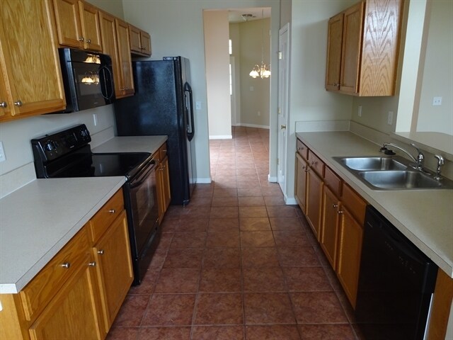 Building Photo - 490 Mackenzie Cir