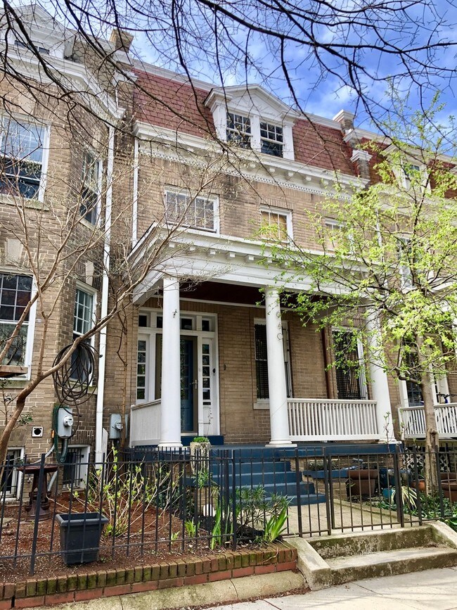 Building Photo - 1640 Hobart St NW