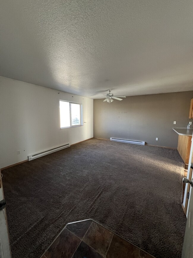 Building Photo - 906 E Main St