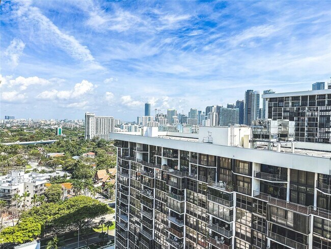 Foto del edificio - 1925 Brickell Ave