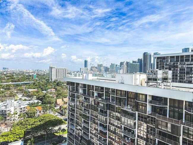 Building Photo - 1925 Brickell Ave