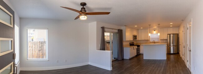 Foto del edificio - Contemporary Townhouse in Midtown Reno