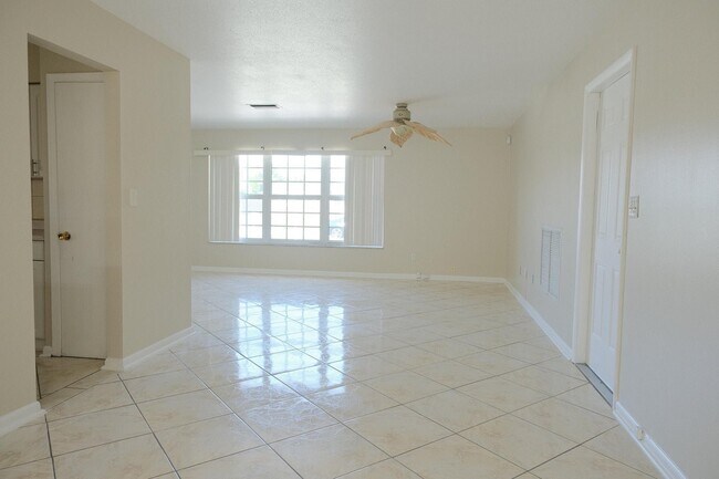 Foto del edificio - 980 Woodland Ave