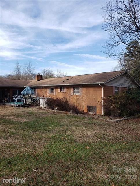Building Photo - 3 br, 1 bath House - 1801 R Gemway Drive
