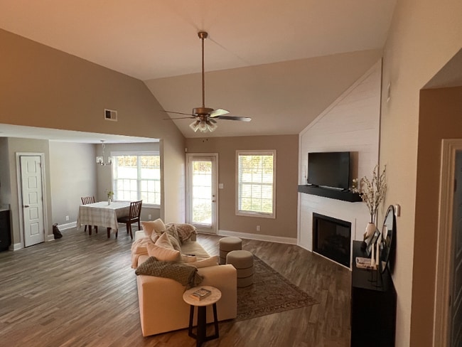 Building Photo - 755 Lillian Grace Dr