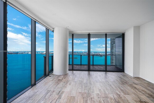 Foto del edificio - 650 NE 32nd St