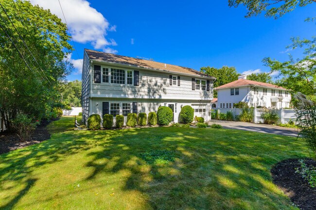Building Photo - 17 Old Saugatuck Rd