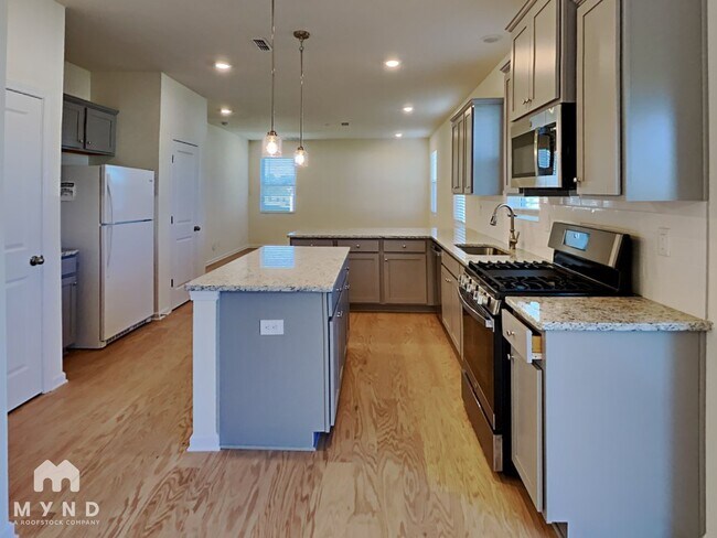 Building Photo - 1568 Banham Dr