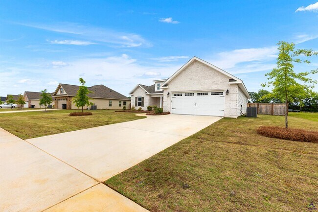 Building Photo - 241 Overton Dr