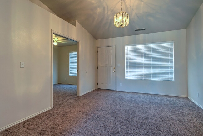 Building Photo - 3 Bedroom 2 bathroom home located near the...