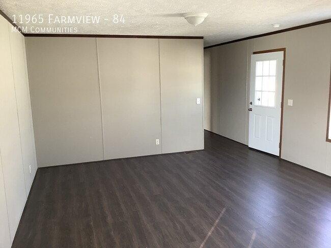 Building Photo - AVAILABLE NOW! 11965 Farmview - Site 84
