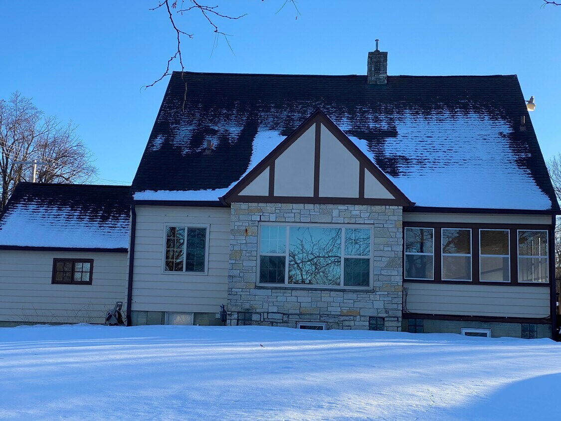 Primary Photo - 1104 W 8th St