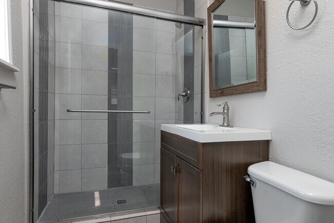 Building Photo - 216 Redan St