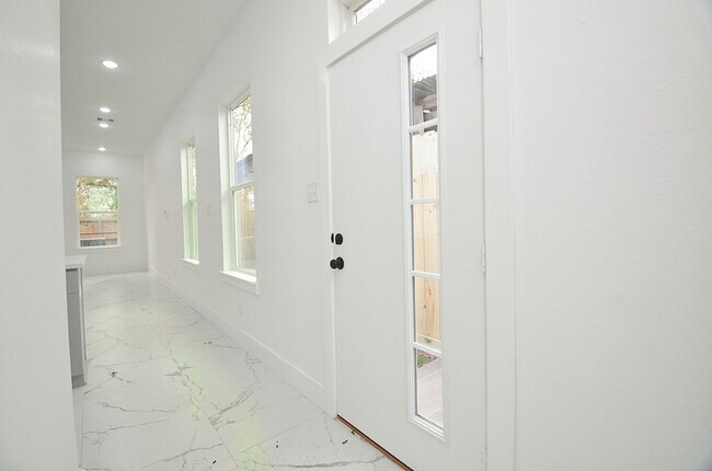 Foto del edificio - 9312 Waller St