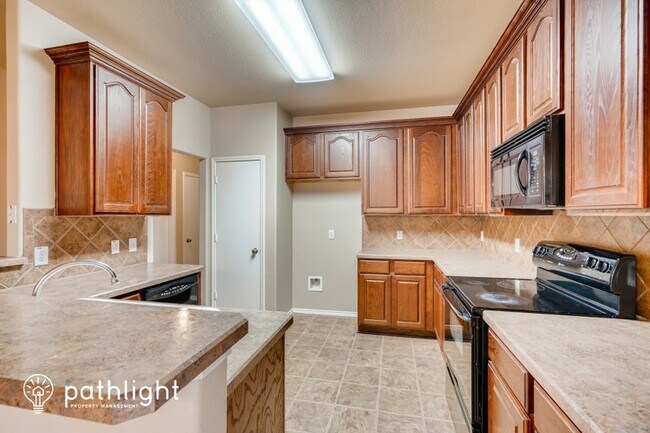 Building Photo - 1642 Hillside Dr