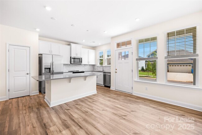 Foto del edificio - 1528 Cedar Tree Dr