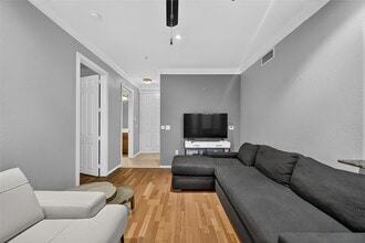 Building Photo - 7575 Kirby Dr
