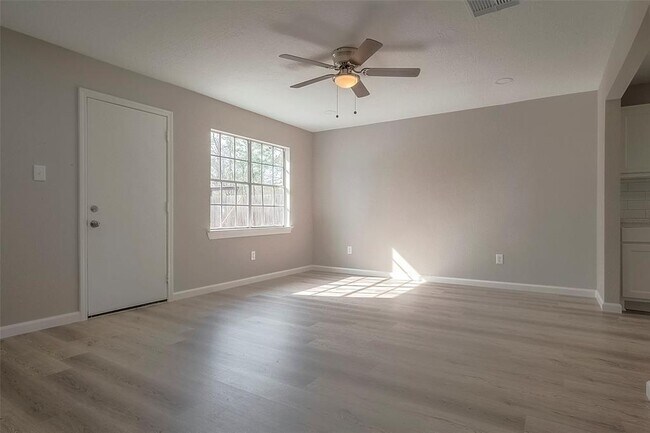 Foto del edificio - 10150 Valley Wind Dr