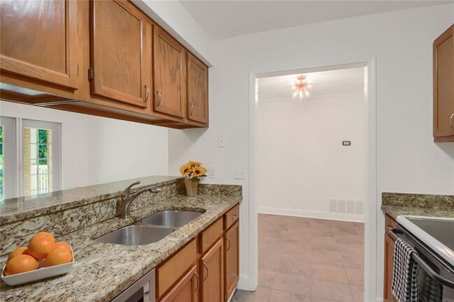 Building Photo - 501 Barrington Hills Dr
