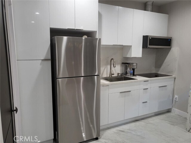 Foto del edificio - 9416 Yolanda Ave