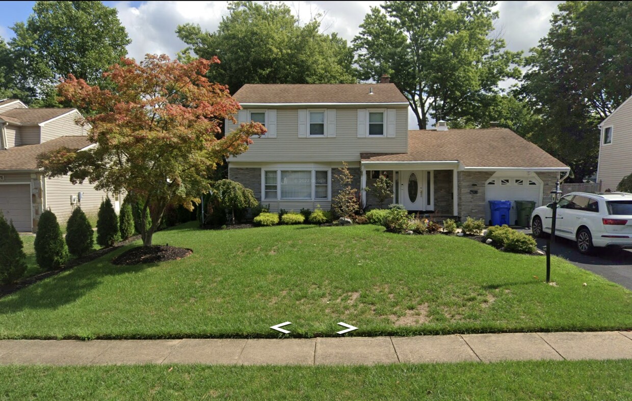 Primary Photo - 11 Strathmore Dr